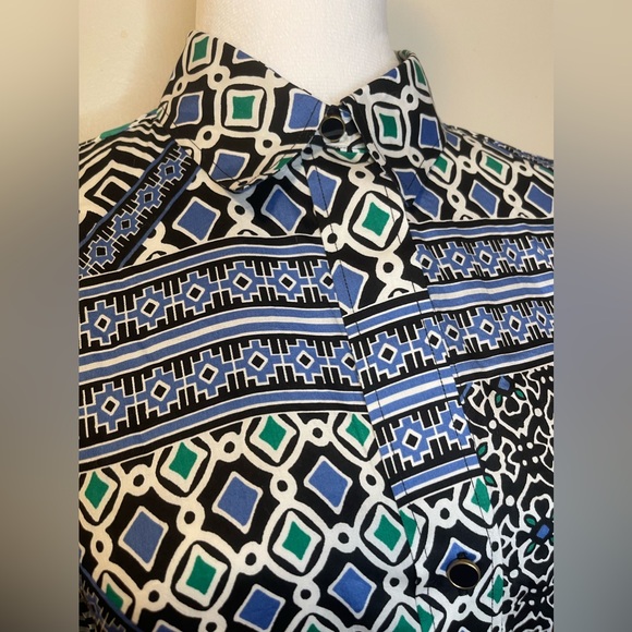 - Paperwhite Woman’s Long Sleeve Button-Up Blouse Size 06 - Picture 3 of 9